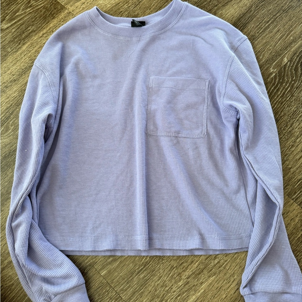 I am selling this purple long sleeve top!